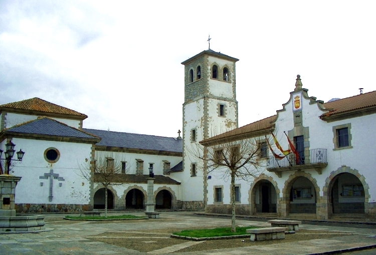 La iglesia y el ayuntamiento.